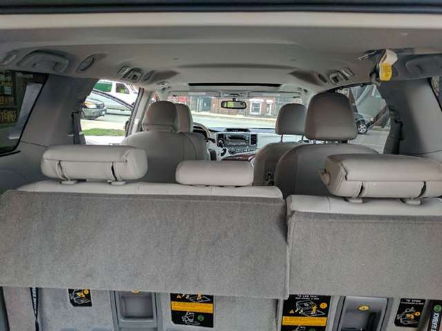 2013 Toyota Sienna XLE 7-Passenger Auto Access Seat 4dr Mini-Van